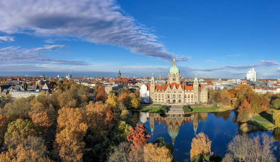 Panoramablick auf Hannover mit Rathaus