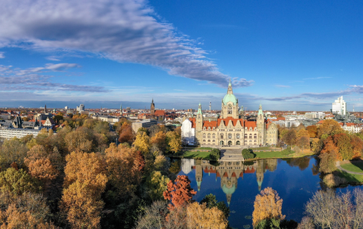 Panoramablick auf Hannover mit Rathaus