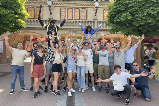 Gruppenfoto der Mitarbeitenden der novaCapta Schweiz beim Teamausflug in den Europapark